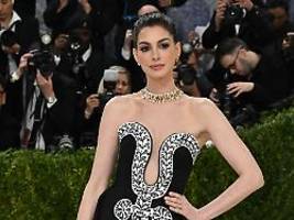 Heimliche OP : Anne Hathaway war zehn Jahre lang halb blind